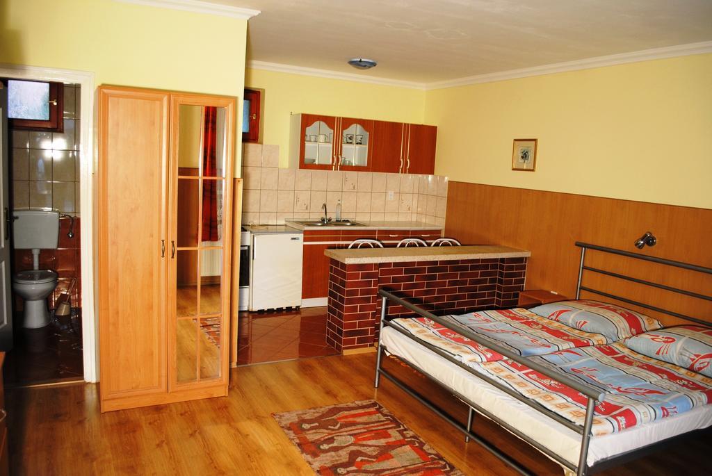 Ferenczi Apartament Hotell Hajdúszoboszló Rum bild