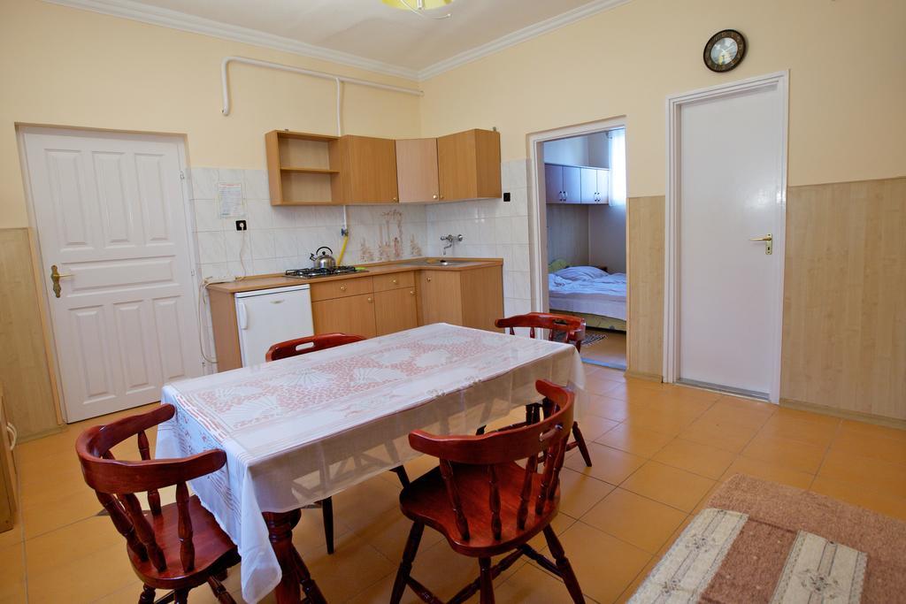 Ferenczi Apartament Hotell Hajdúszoboszló Rum bild