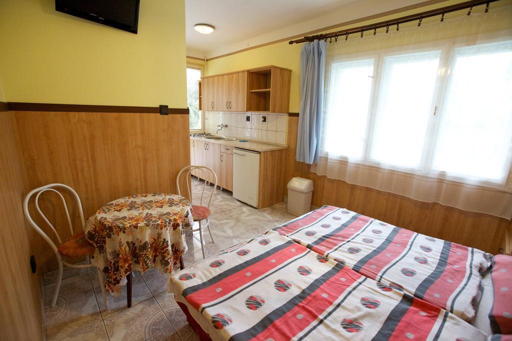 Ferenczi Apartament Hotell Hajdúszoboszló Rum bild