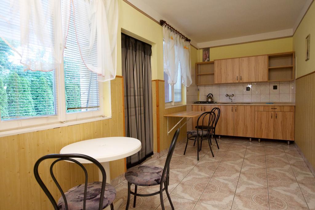 Ferenczi Apartament Hotell Hajdúszoboszló Rum bild