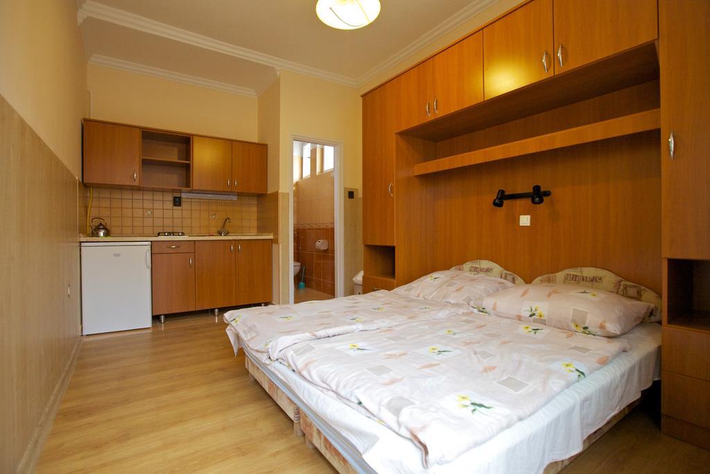 Ferenczi Apartament Hotell Hajdúszoboszló Rum bild