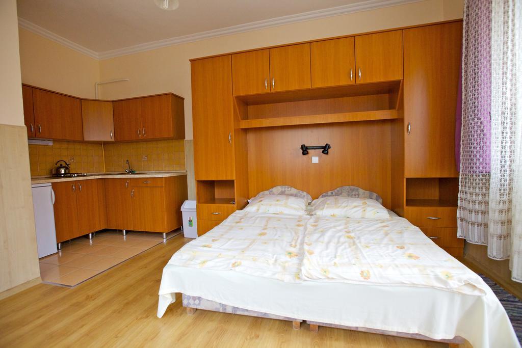 Ferenczi Apartament Hotell Hajdúszoboszló Rum bild