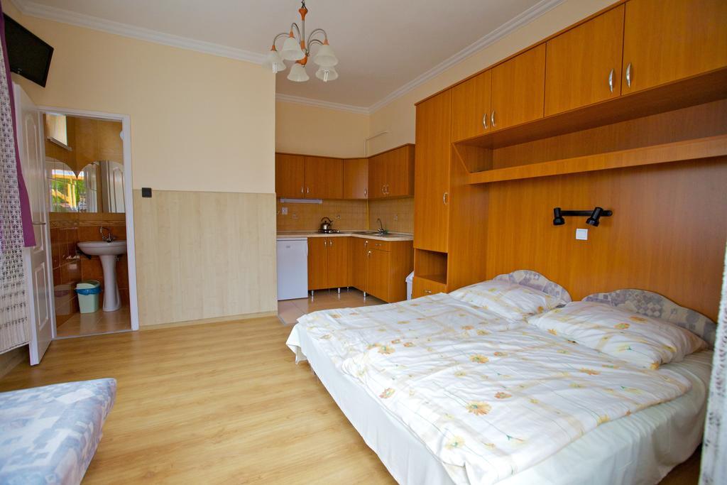 Ferenczi Apartament Hotell Hajdúszoboszló Rum bild