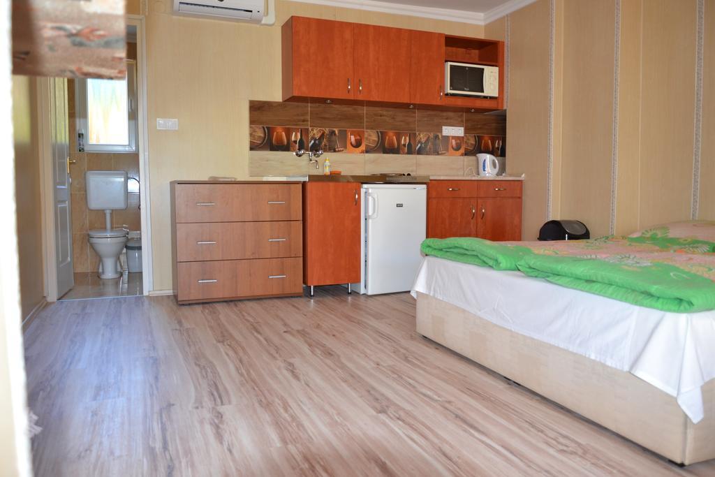 Ferenczi Apartament Hotell Hajdúszoboszló Exteriör bild